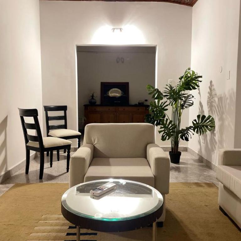 Amplia casa, patio y quincho a minutos de la capital - Double Room - 12