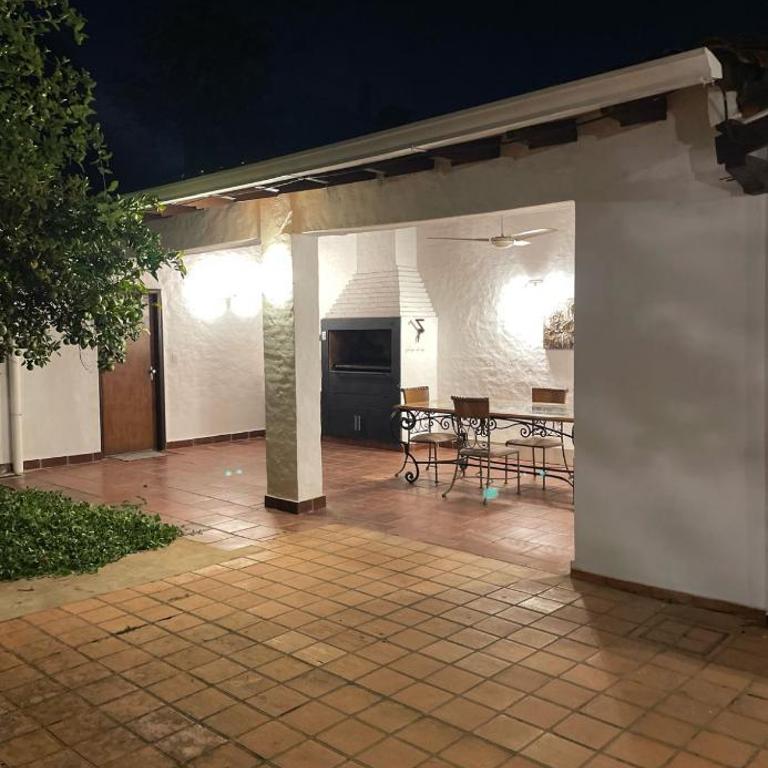 Amplia casa, patio y quincho a minutos de la capital - Double Room - 6