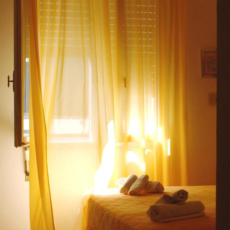 Hotel Lux - Economy Quadruple Room - 4