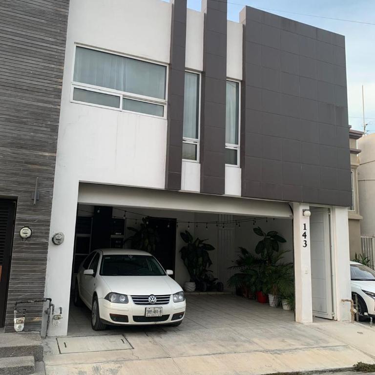 Un hogar lejos de Casa - Three-Bedroom House - 1