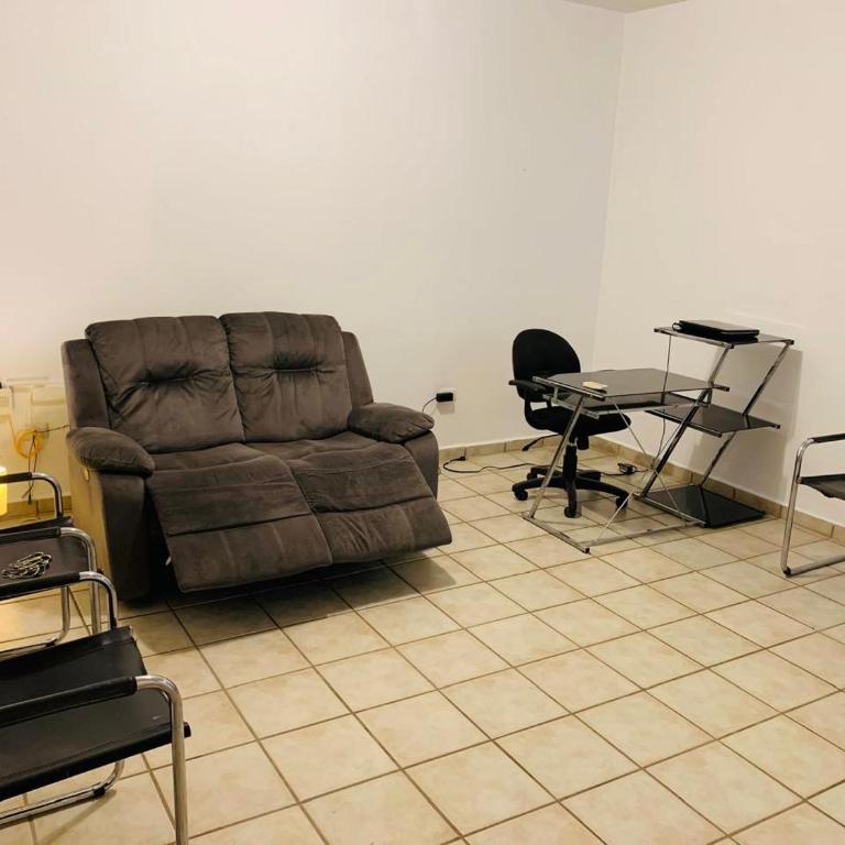 Un hogar lejos de Casa - Three-Bedroom House - 17