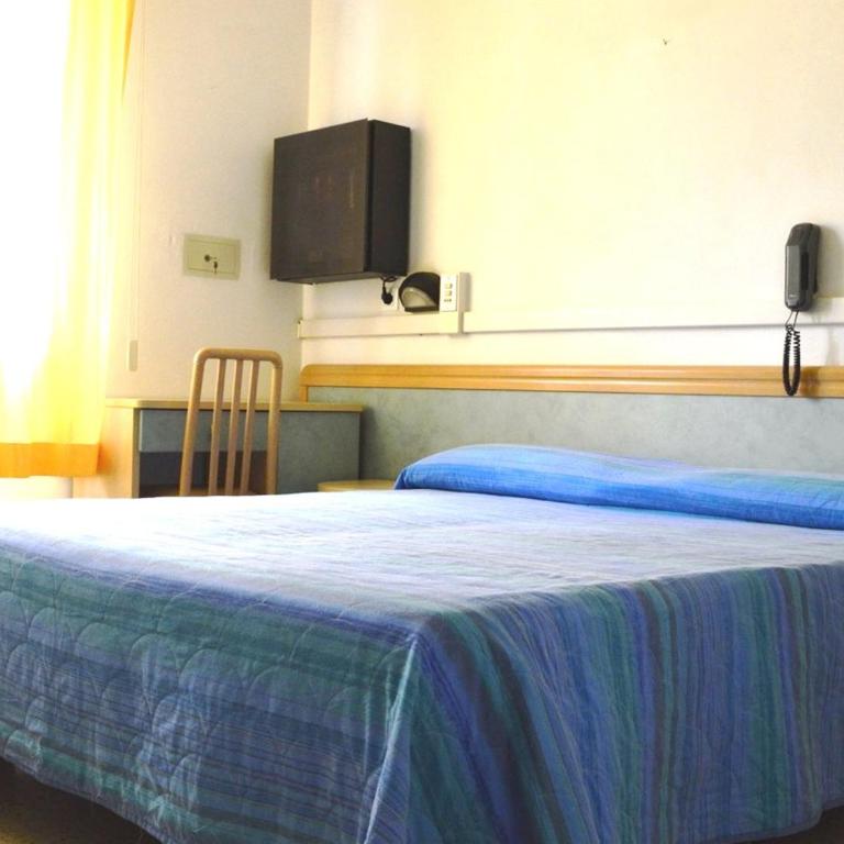 Hotel Lux - Economy Double Room - 4