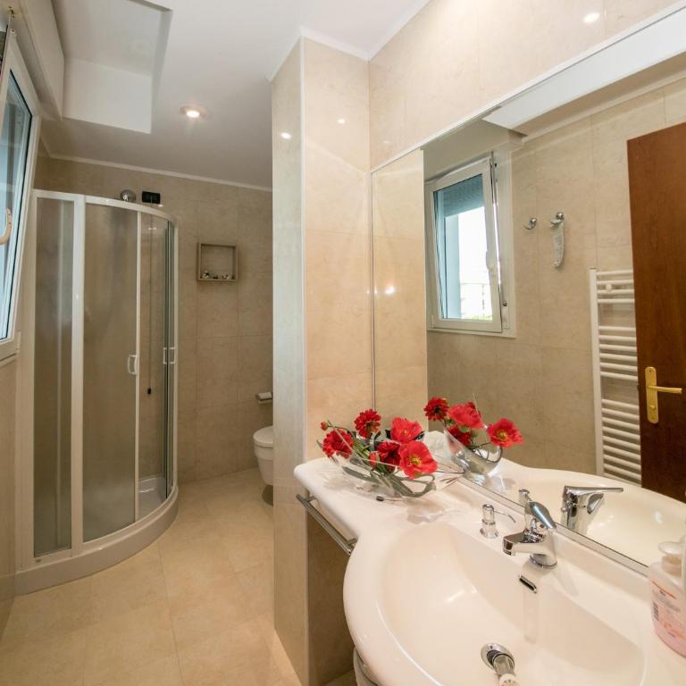 Hotel Helios - Camera Familiare - 2