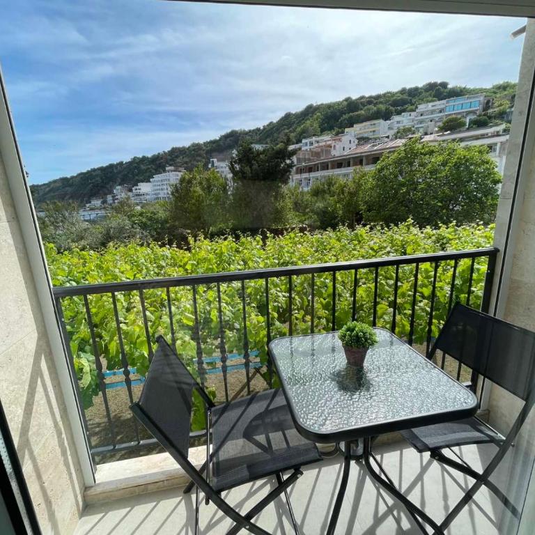 Elsa - Deluks Dvokrevetna Soba sa Bračnim Krevetom i Pogledom na More - 1