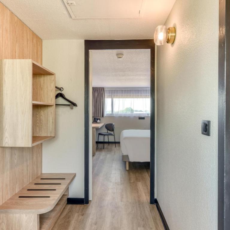 Campanile NATURE - Montpellier Sud - Chambre Lit Queen-Size Supérieure avec Canapé - 3