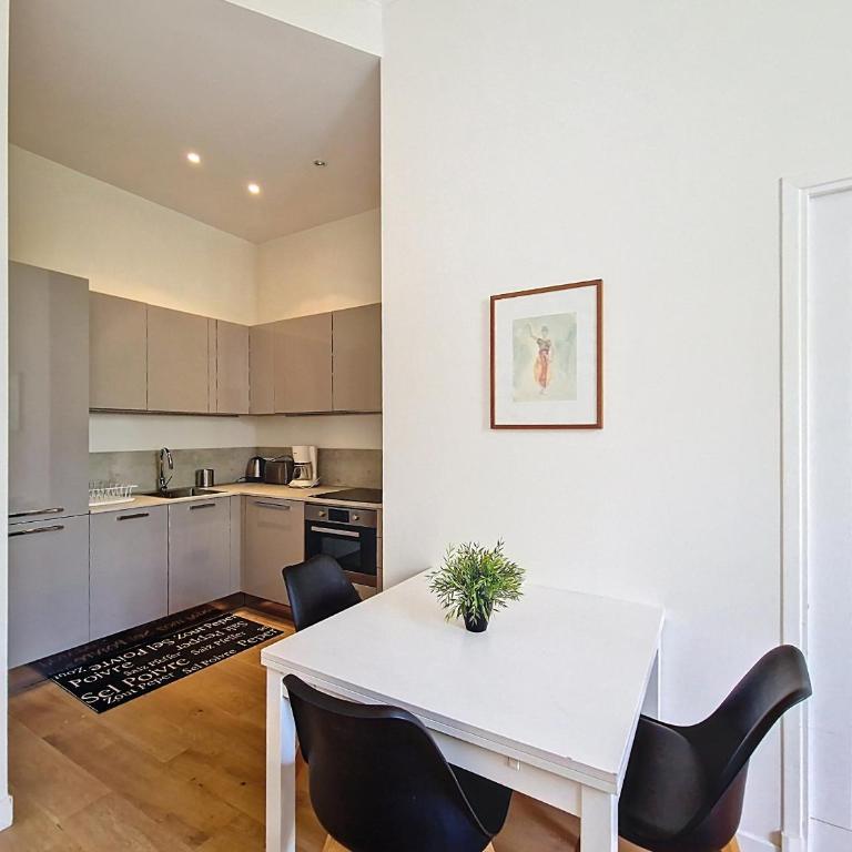 Nestor&Jeeves - JEAN MEDECIN - Central - Modern - Appartement 1 Chambre - 3