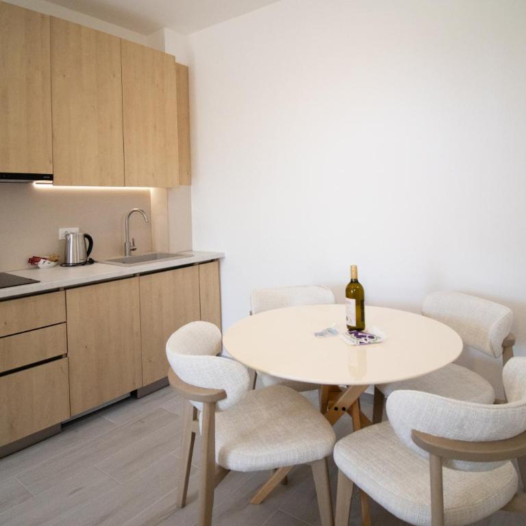 Alpesa Apartments - One-Bedroom Apartment - 16