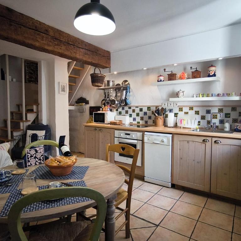 Maison des Remparts nichée sous la Cité - Two-Bedroom House - 9