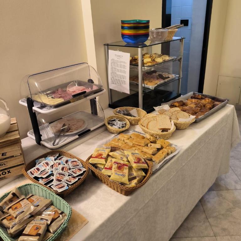 Hotel POSTA - Comfortable Stay in Ventimiglia - Camera Matrimoniale con Balcone - 7