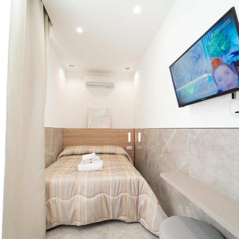 GreRos Toledo H Historical Center in Naples, by ClaPa Group Dislocated Hospitality - Small Double Room - 3