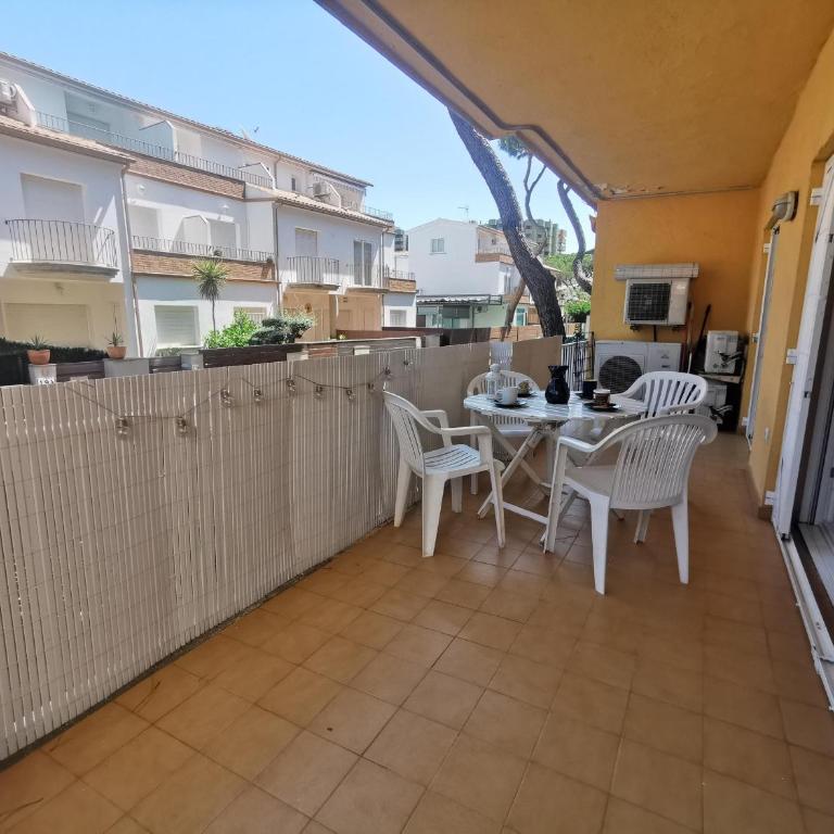 Apartamento en Platja d'Aro: A/C, Parking, a 2 Pasos de la Playa, 3 Hab, Terraza. - ES-209-12 - Apartamento - 1