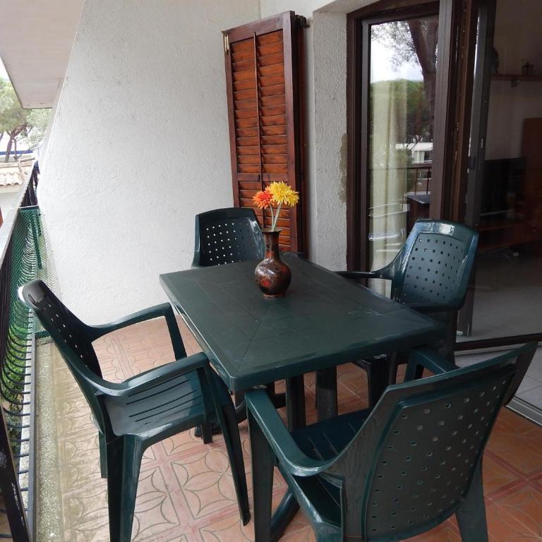 Apartamento con WIFI a 5 Minutos de la Playa y Cerca de Tiendas y Restaurantes - ES-209-10 - Apartamento - 3