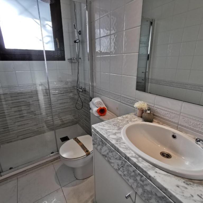 Apartamento con WIFI a 5 Minutos de la Playa y Cerca de Tiendas y Restaurantes - ES-209-10 - Apartamento - 16