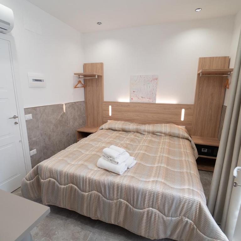 GreRos Toledo H Historical Center in Naples, by ClaPa Group Dislocated Hospitality - Superior Double Room - 3