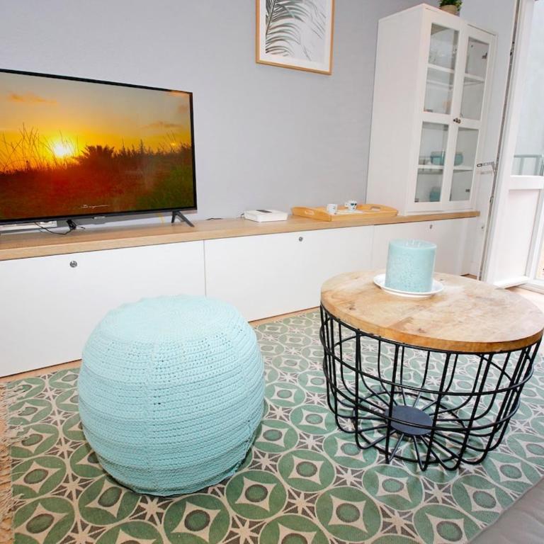 Modern Apartment in Alicante Old Town - City Center - 300mt to the beach - Three-Bedroom Apartment - 5