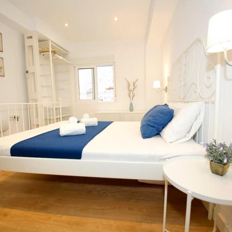 Modern Apartment in Alicante Old Town - City Center - 300mt to the beach - Three-Bedroom Apartment - 6