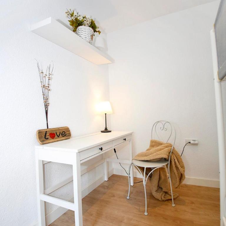 Modern Apartment in Alicante Old Town - City Center - 300mt to the beach - Three-Bedroom Apartment - 8