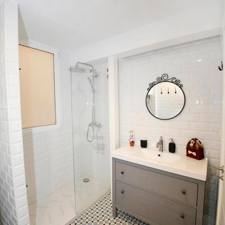 Modern Apartment in Alicante Old Town - City Center - 300mt to the beach - Three-Bedroom Apartment - 21
