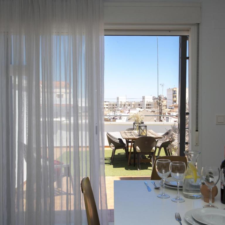 SingularStays Mar44 Terrace - Four-Bedroom Penthouse Apartment - 35