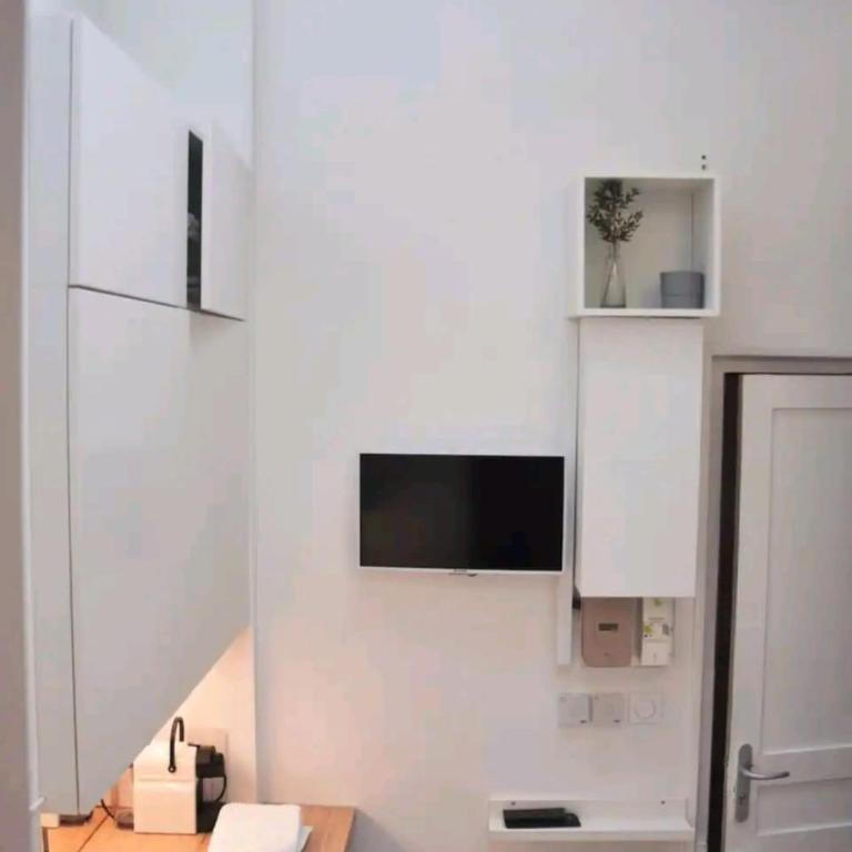 COEUR DE PARIS HISTORIQUE Joli Studio tout équipé calme lumineux climatisation ascenseur - Appartement 1 Chambre - 3
