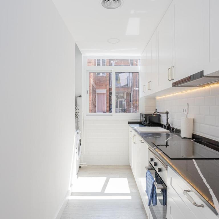 Bright & Stylish Flat In Trendy Grcia - Apartment - 4