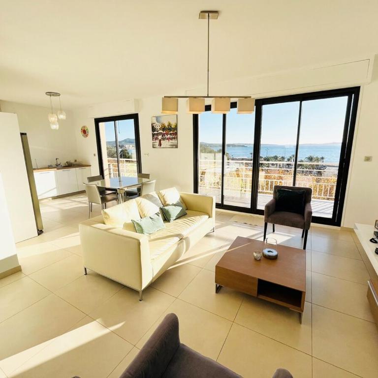 Appartement T3 Centre Vue Mer Garage Conciergerie - Two-Bedroom Apartment with Terrace and Sea View - 3