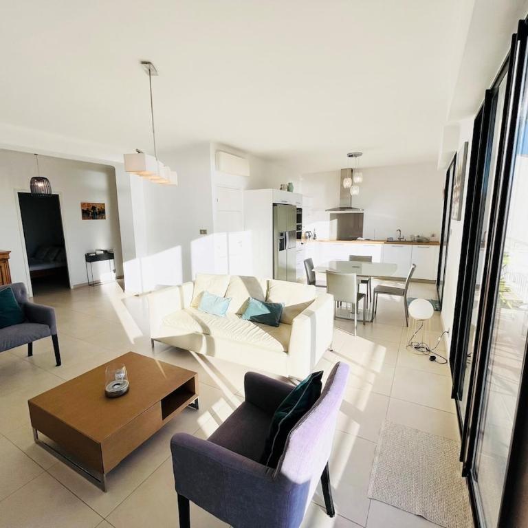 Appartement T3 Centre Vue Mer Garage Conciergerie - Two-Bedroom Apartment with Terrace and Sea View - 6