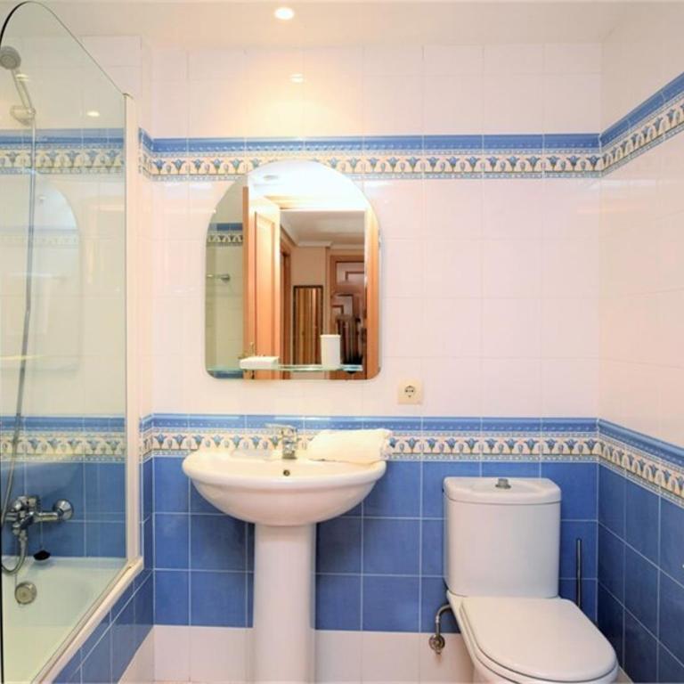 Penthouse in good location on Selwo Hills - Three-Bedroom Apartment - 2