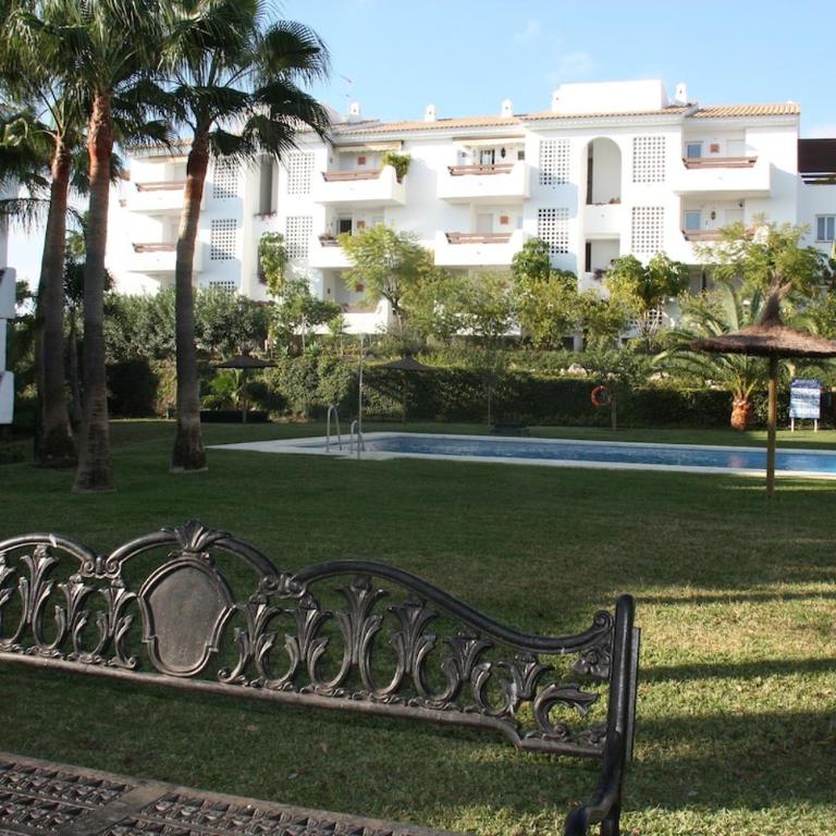 Penthouse in good location on Selwo Hills - Three-Bedroom Apartment - 3
