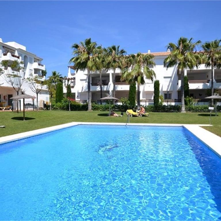 Penthouse in good location on Selwo Hills - Three-Bedroom Apartment - 11
