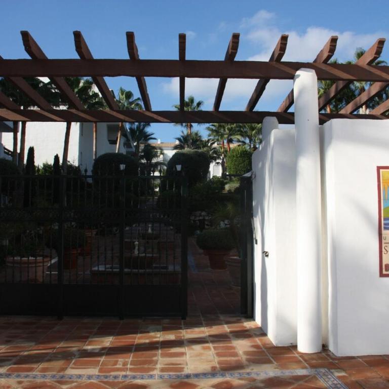 Penthouse in good location on Selwo Hills - Three-Bedroom Apartment - 17