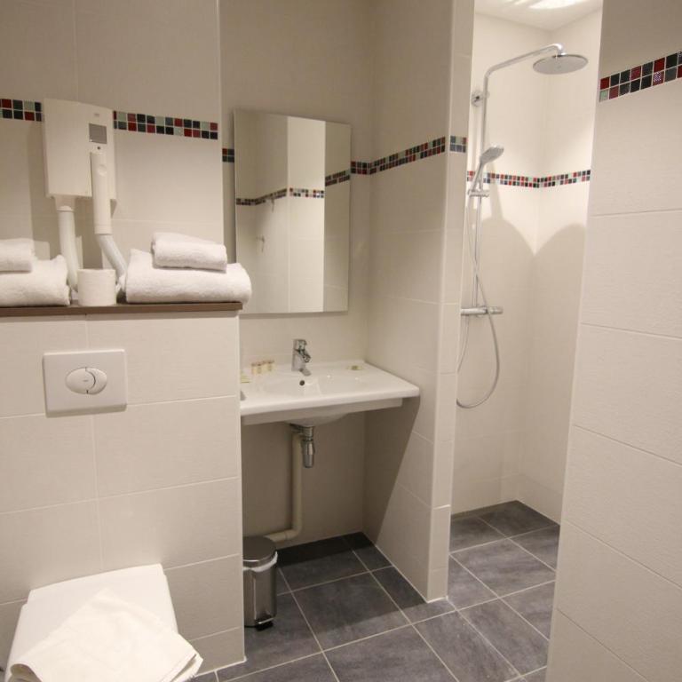 Logis Hôtel - La Chambre d'Amiens - Chambre Triple Classique - 4