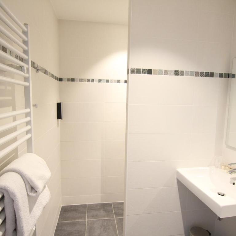 Logis Hôtel - La Chambre d'Amiens - Chambre Triple Classique - 5