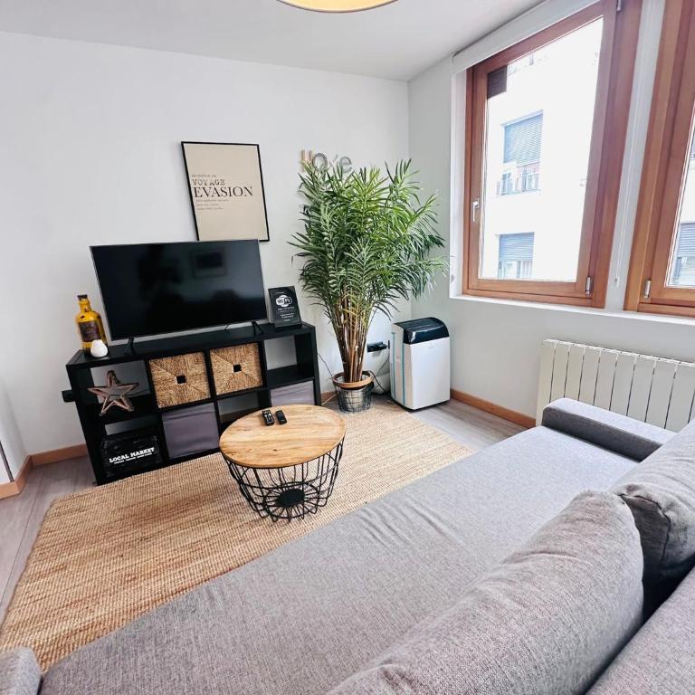 AtuaireHome Plaza Mayor III con parking Incluido - Apartamento de 1 dormitorio - 2
