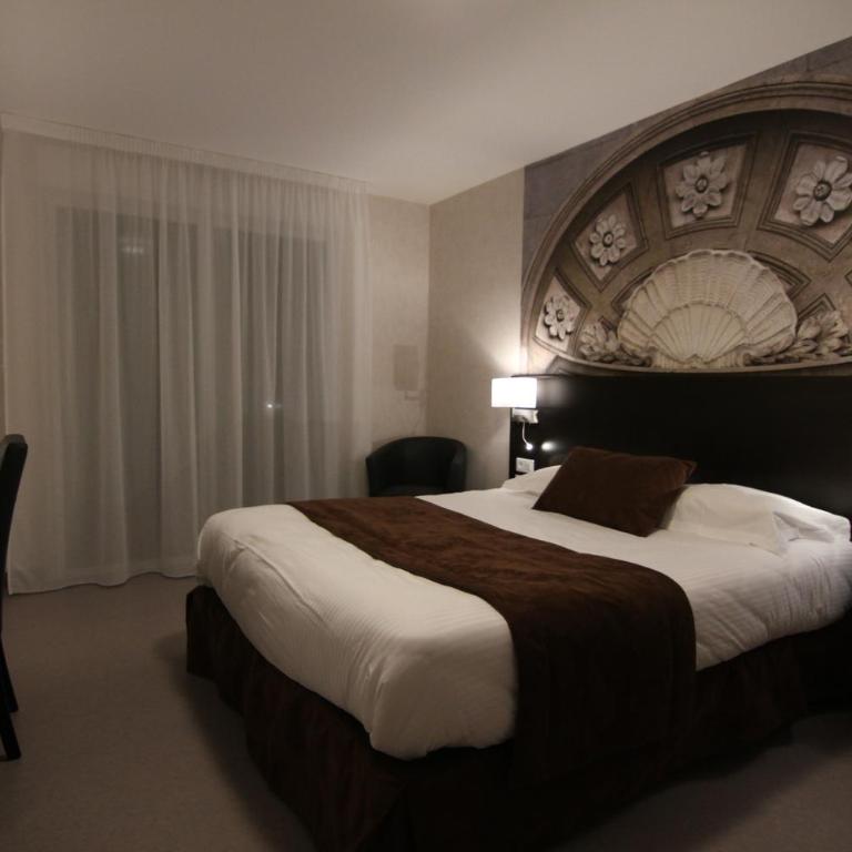 Logis Hôtel - La Chambre d'Amiens - Chambre Triple - Rez-de-Chaussée - 1