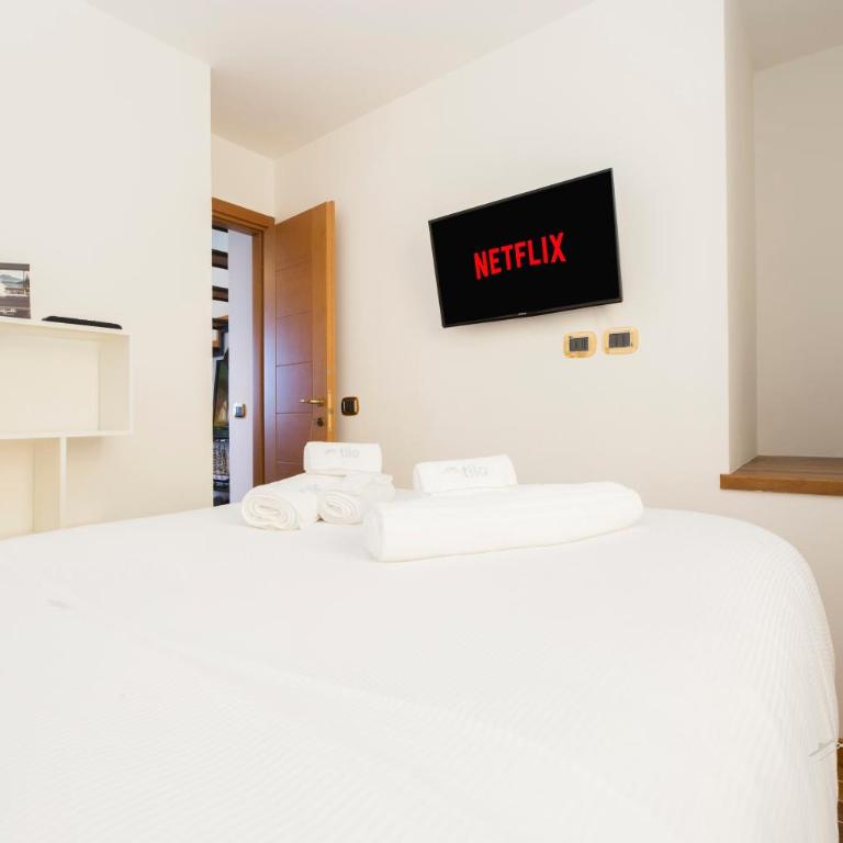 Beach | Parking | Wifi | A/C| Sea View By Tilo - One-Bedroom Apartment with Sea View and Balcony - 2
