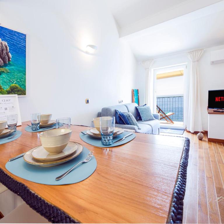 Beach | Parking | Wifi | A/C| Sea View By Tilo - One-Bedroom Apartment with Sea View and Balcony - 7