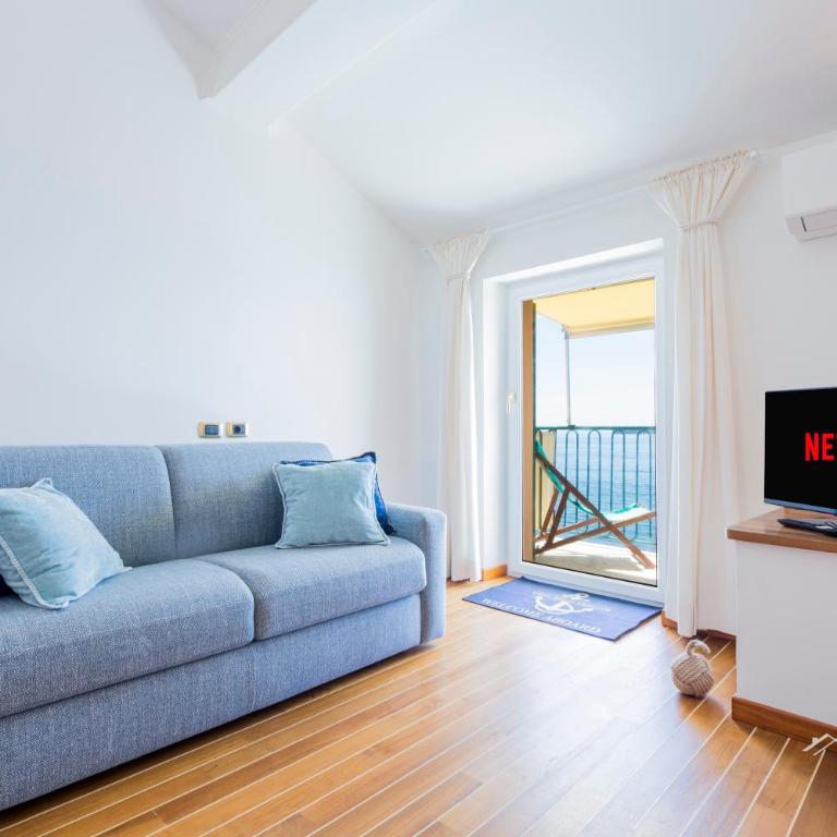 Beach | Parking | Wifi | A/C| Sea View By Tilo - One-Bedroom Apartment with Sea View and Balcony - 15