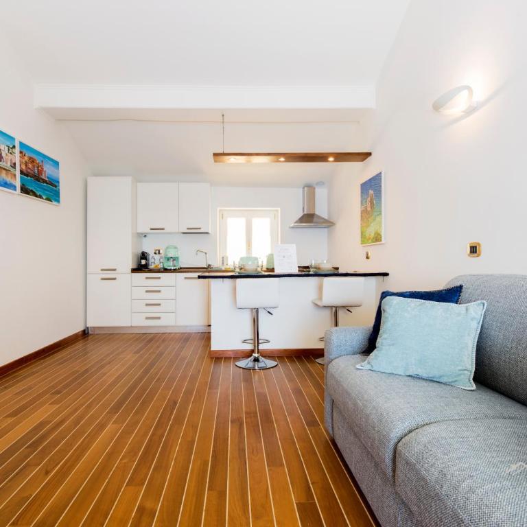 Beach | Parking | Wifi | A/C| Sea View By Tilo - One-Bedroom Apartment with Sea View and Balcony - 13