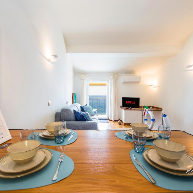 Beach | Parking | Wifi | A/C| Sea View By Tilo - One-Bedroom Apartment with Sea View and Balcony - 17