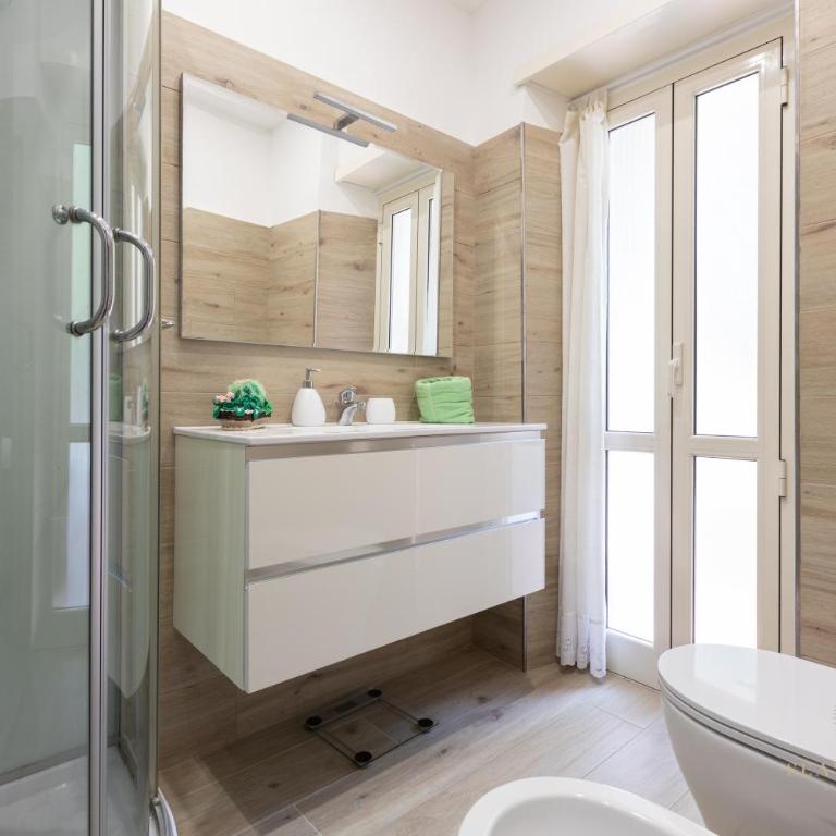 Sea View Rome Luxe Stay - 7 pax, 2 baths, 100mt from the sea, A-C, terrace - Appartamento con 2 Camere da Letto - 31