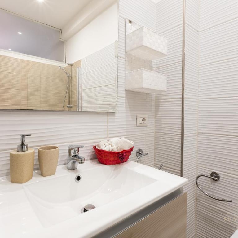 Sea View Rome Luxe Stay - 7 pax, 2 baths, 100mt from the sea, A-C, terrace - Appartamento con 2 Camere da Letto - 38