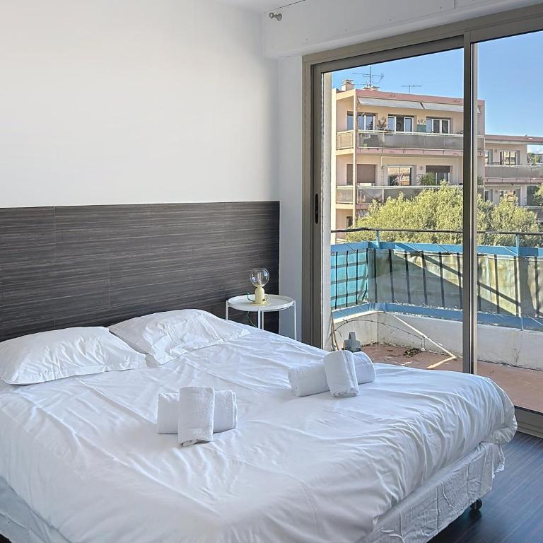 La pinede Apartement equiped with air conditioning and a pool! - Apartment - 11