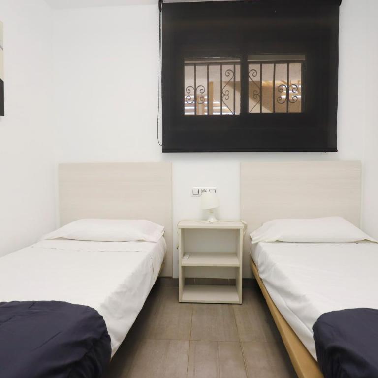 DIFFERENTFLATS Grd - Two-Bedroom Apartment with Terrace - 14