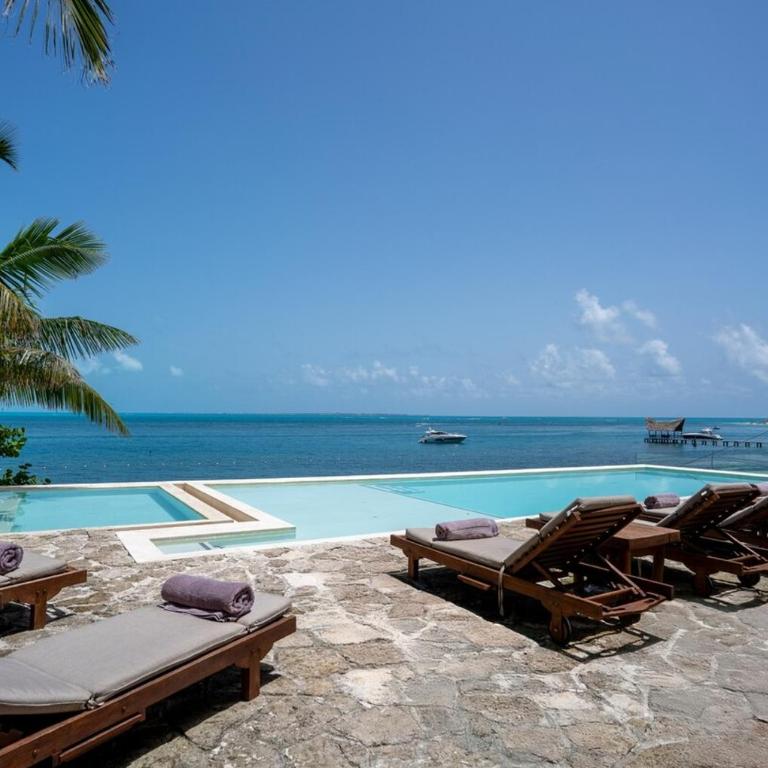 Luxury Beachfront Villa with Infinity Pool - Villa - 1