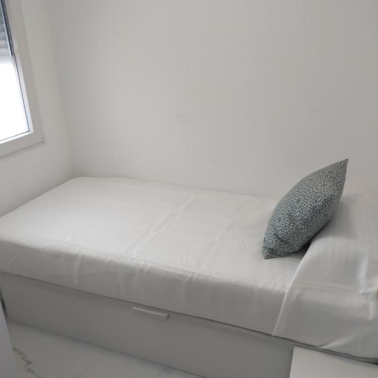 Family-Friendly 3BR Apartment in Salou Central, Near Beach - Three-Bedroom Apartment with Balcony - 4