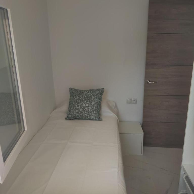 Family-Friendly 3BR Apartment in Salou Central, Near Beach - Three-Bedroom Apartment with Balcony - 6