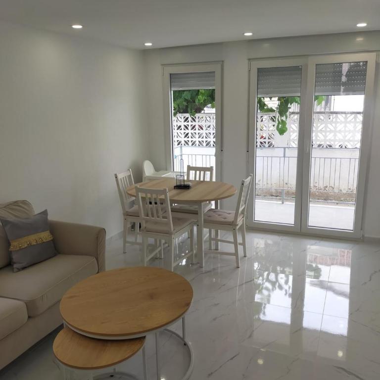 Family-Friendly 3BR Apartment in Salou Central, Near Beach - Three-Bedroom Apartment with Balcony - 13