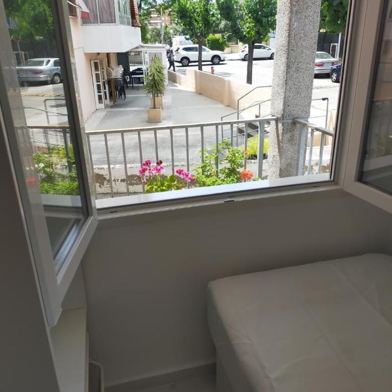Family-Friendly 3BR Apartment in Salou Central, Near Beach - Three-Bedroom Apartment with Balcony - 15
