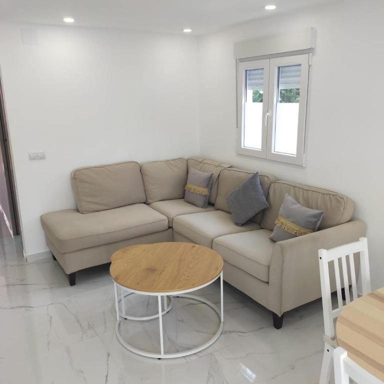Family-Friendly 3BR Apartment in Salou Central, Near Beach - Three-Bedroom Apartment with Balcony - 16